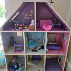 doll house with accessories free to go