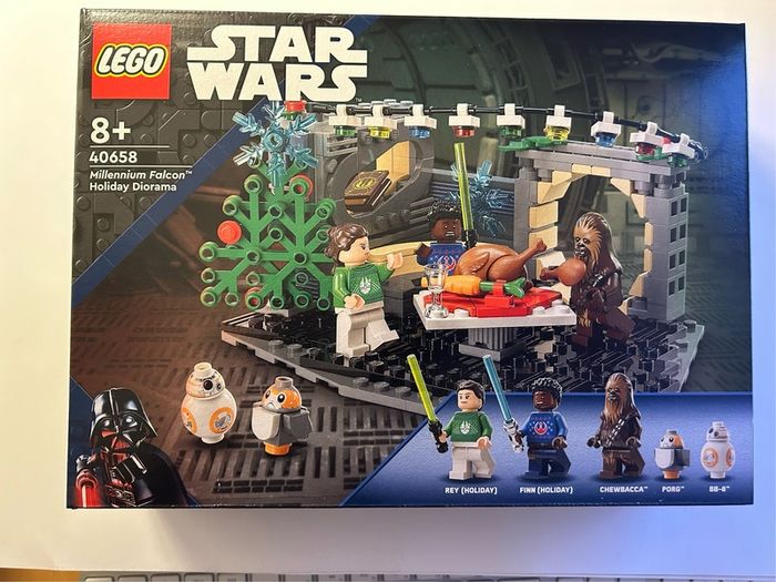 Millennium Falcon Holiday Diorama - Lego set 40658