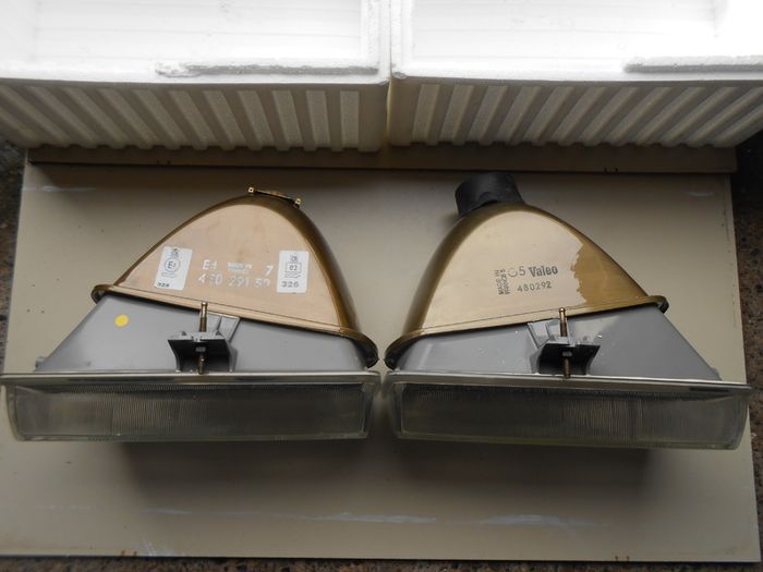 2 Peugeot 305 New Headlamps.