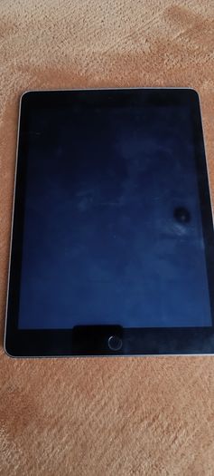 Two iPads Air 2 64GB