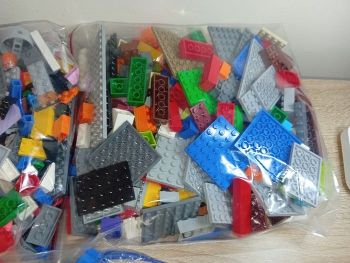(Firm Price )Large Collection of nice Clean Lego approx 2.4 kg mostly lego city for spares