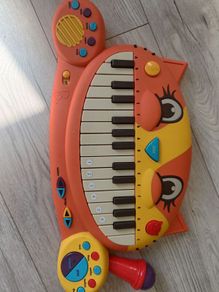 B. Toys Meowsic Keyboard
