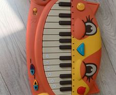 B. Toys Meowsic Keyboard
