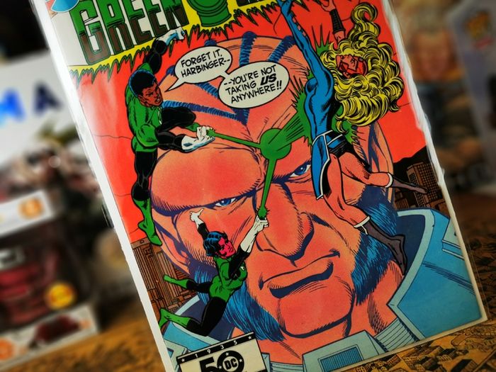 Green Lantern ! Issue #194 ! Guy Gardner Vs. Hal Jordan battle ! 1985 ! by DC Comics