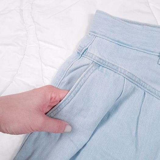 Levi's Light Wash Blue Denim Pleated Featherweight Mini Skirt 12UK/40EU