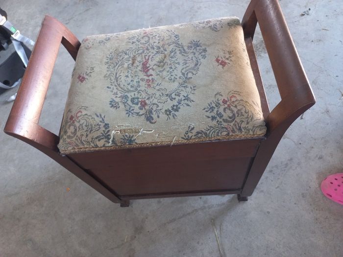 Piano Stool/Bench with storage