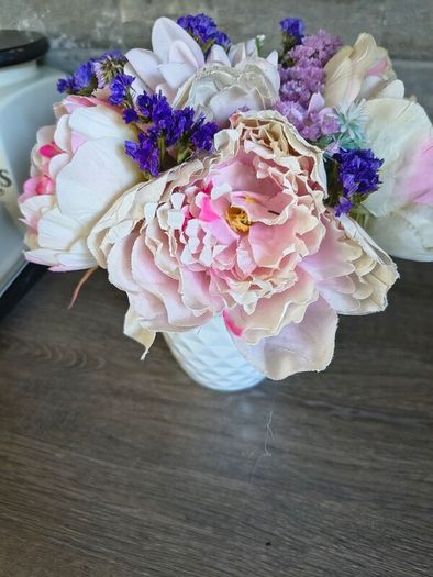 Artificial flower arrangement ceramic pot