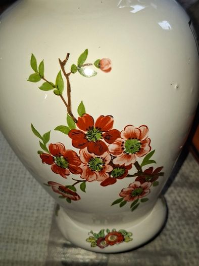Hand-Painted Vintage Oriental Ceramic Flower Vase Urn Postage Available or Collection