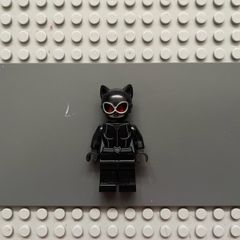 lego super heroes sh0595 Catwoman minifigure - Black Suit and Mask, Silver Goggles