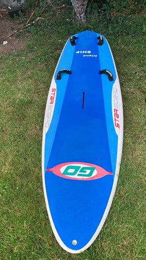 windsurfing