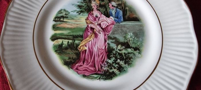 Paignton Devon Fragonard Courting Couple Fine Bone China Gold Gilt Decorative Plate With Hanger Made In Endland