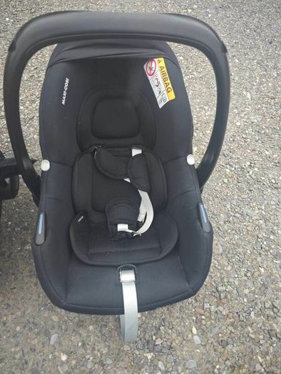 2 maxi cosi car seats and iso fix bases