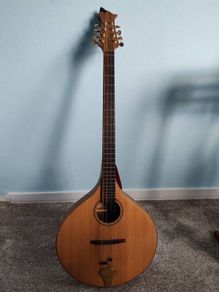 Siveen bouzouki