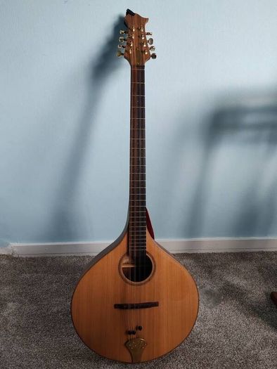 Siveen bouzouki