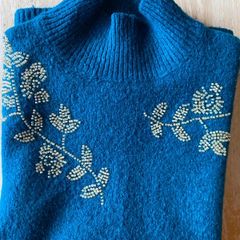 Embroidered knitted sleeveless top