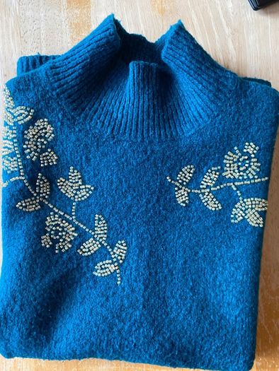 Embroidered knitted sleeveless top