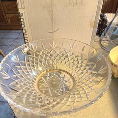 Killarney Irish crystal fruit bowl featuring deep cuts and a decorative gold ormolu metal stand