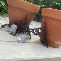 ShabbyChic Garden Decor 2 Brand new brackets and 2Pots