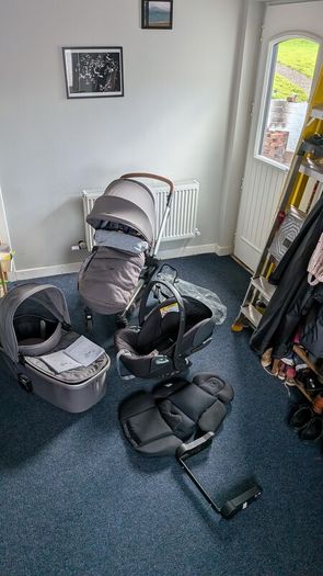 Joolz Hub travel system with Cybex Cloud infant car seat