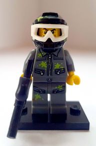 Lego CMF COL10-9: Paintball Player (2013) 100% Complete