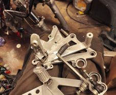 Suzuki rgv 250 footrest