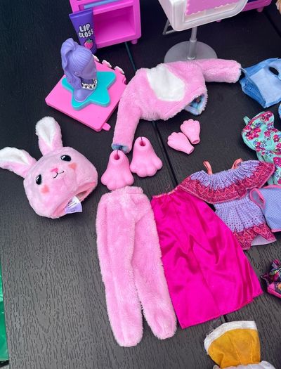 6 Barbie Dolls + Vanity Set + Clothes
