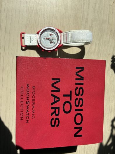 Omega x Swatch MoonSwatch Mission to Mars Speedmaster Chronograph (Full Set with Extra Strap)