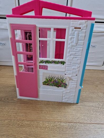 Barbie Fold and Go House