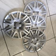 Rims 14" , hubcaps Bolt-on