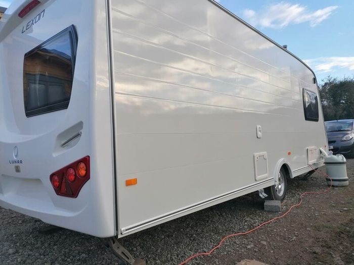 Lunar Lexon 560 4 Berth Caravan 2010