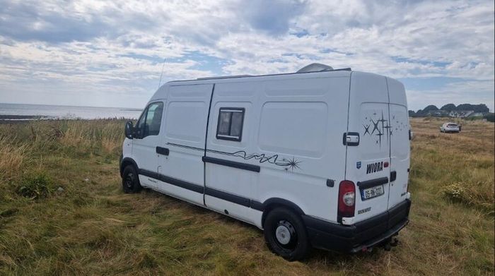Campervan - Low mileage (2005 Renault Master 2.5)