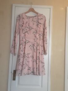 Dress/Floral Long Sleeved Dress .. Size: 8 UK .. 36 EU .. Length: 34 ins