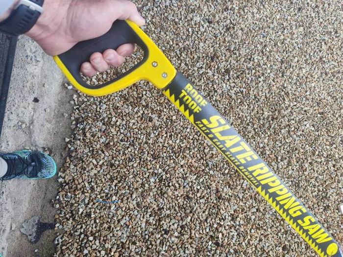 Slate ripping roof saw