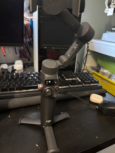 DJI Osmo Mobile 8 Standard Combo
