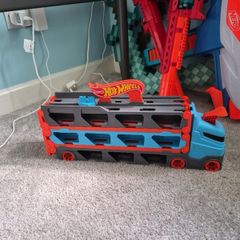 Hot Wheels City Speedway Hauler Playset