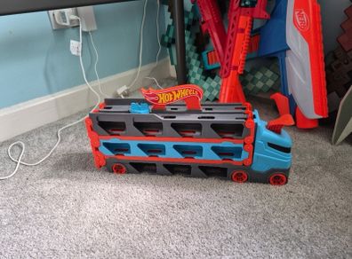 Hot Wheels City Speedway Hauler Playset