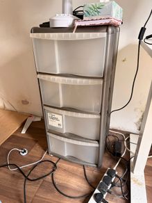 Plastic storage unit