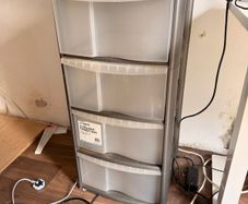 Plastic storage unit