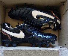 Football Boots Nike Tiempo R10 Black (2006) Size 7.5UK FG