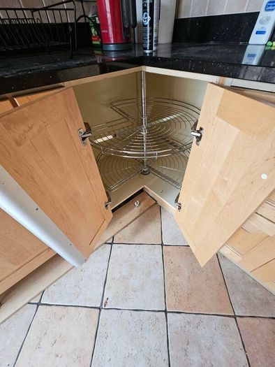 Solid Maple Kitchen, Black Granite Worktops & Premium Appliances (Neff/Bosch)