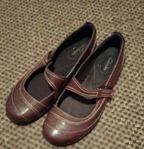 Ladies Clarks Shoes Size: 7