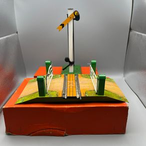 Hornby Trains O Gauge No 1 Tin Level Crossing + No 2 Single Arm Signal Boxed
