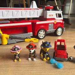Paw Patrol Ultimate Fire Truck