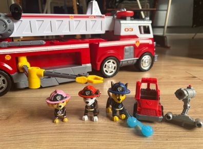Paw Patrol Ultimate Fire Truck