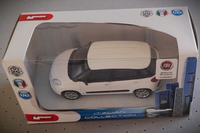 Diecast Model Fiat 500 L MPV 2012 White - Collectable Motorama 1:43