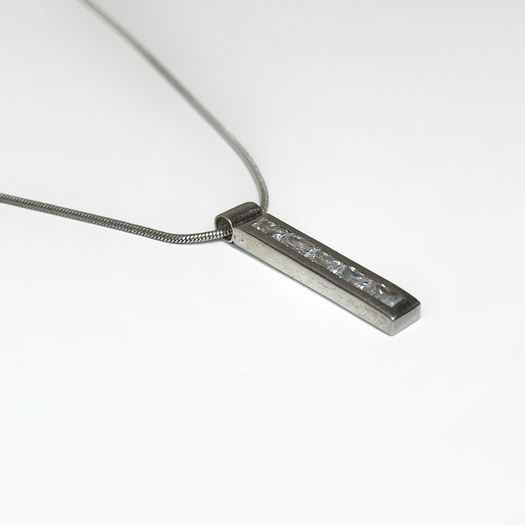 Beautiful sterling silver necklace with sparkling gemstones