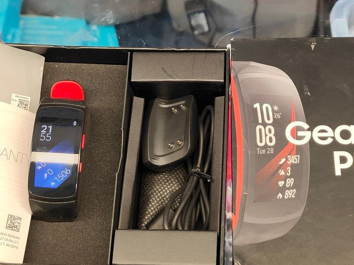 Samsung Galaxy Gear Fit 2 PRO Smart Watch Fitness Tracker HRM Red (Large) Used