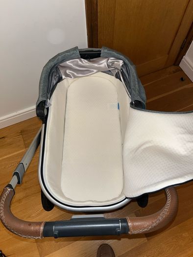 UPPAbaby Vista Frame + Bassinet + rain cover + more.