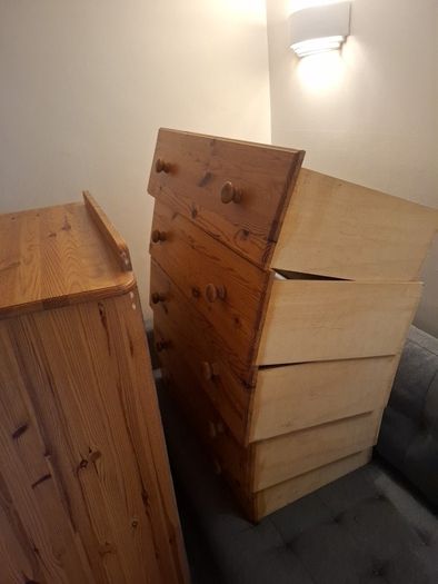 chest of drawers