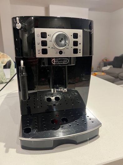 DeLonghi Magnifica Coffee Machine